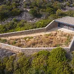 Hourglass Villa's Milos *