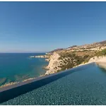 Hourglass Villa's Milos Ψαθάδικα