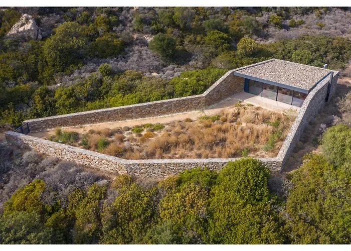 Hourglass Villa's Milos *