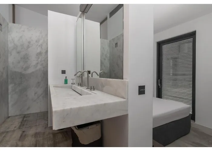 Hourglass Villa's Milos Psathadika