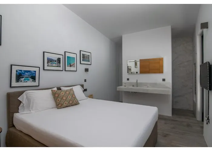 Hourglass Villa's Milos Psathadika