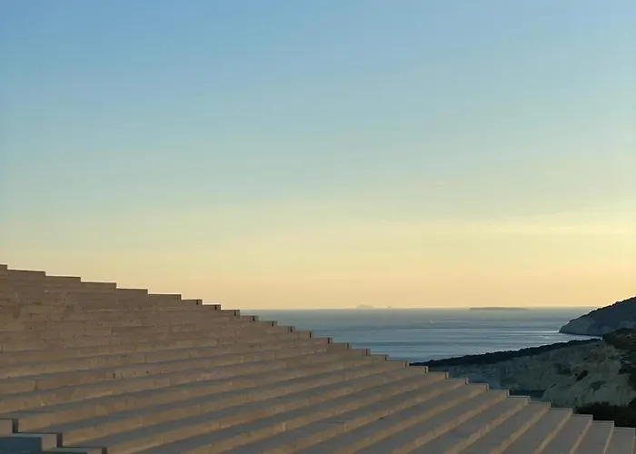 Hourglass Villa's Milos Psathadika