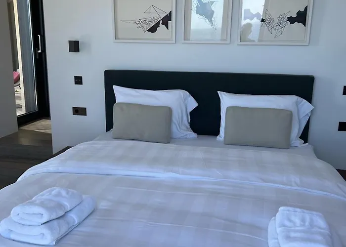 Hourglass Villa's Milos *