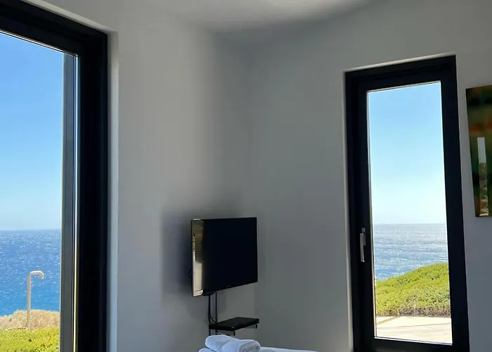 Hourglass Villa's Milos Villa