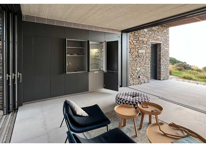 Hourglass Villa's Milos *